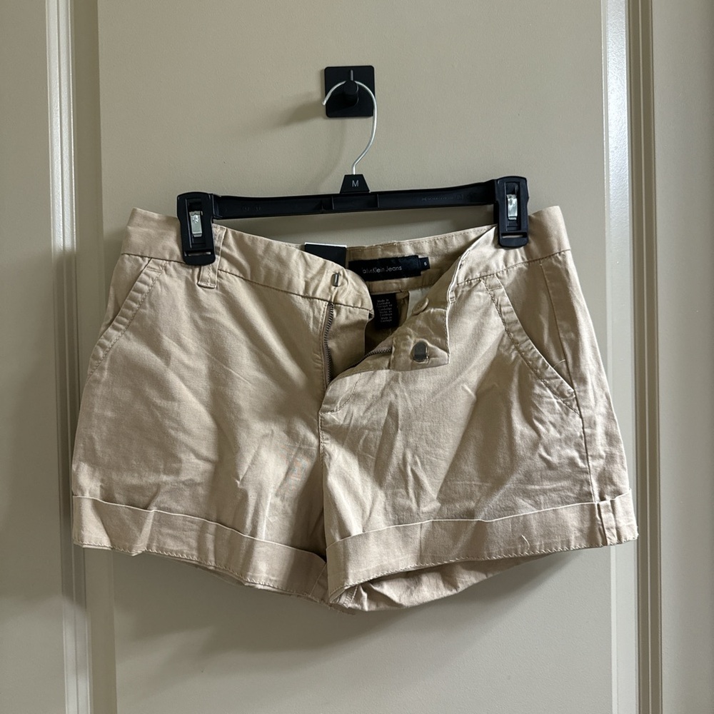 Size 6 Calvin Klein shorts.